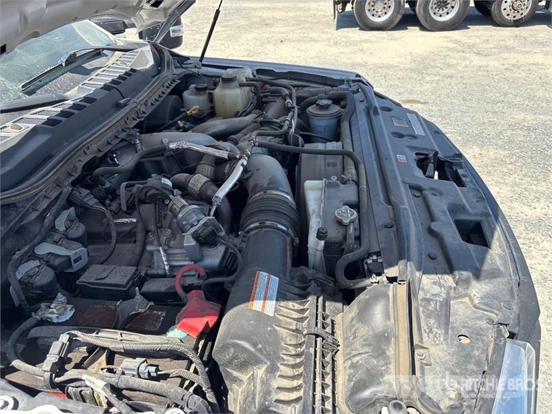 Ford F-350 XL 4x4 Crew Cab Utility Truck Vieglais kravas automobilis/izkraušana no sāniem