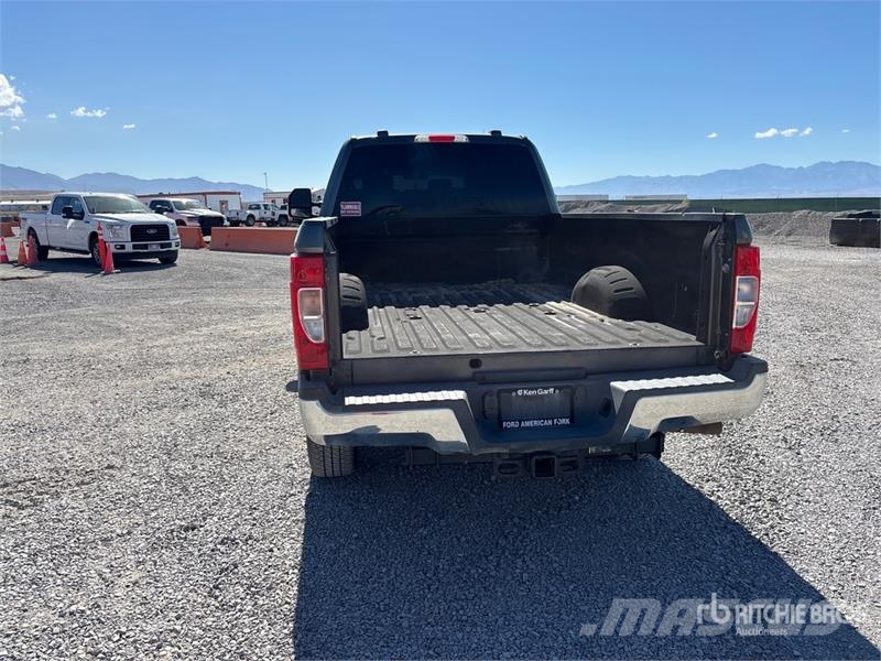 Ford F-350 XL 4x4 Crew Cab Pickup Other