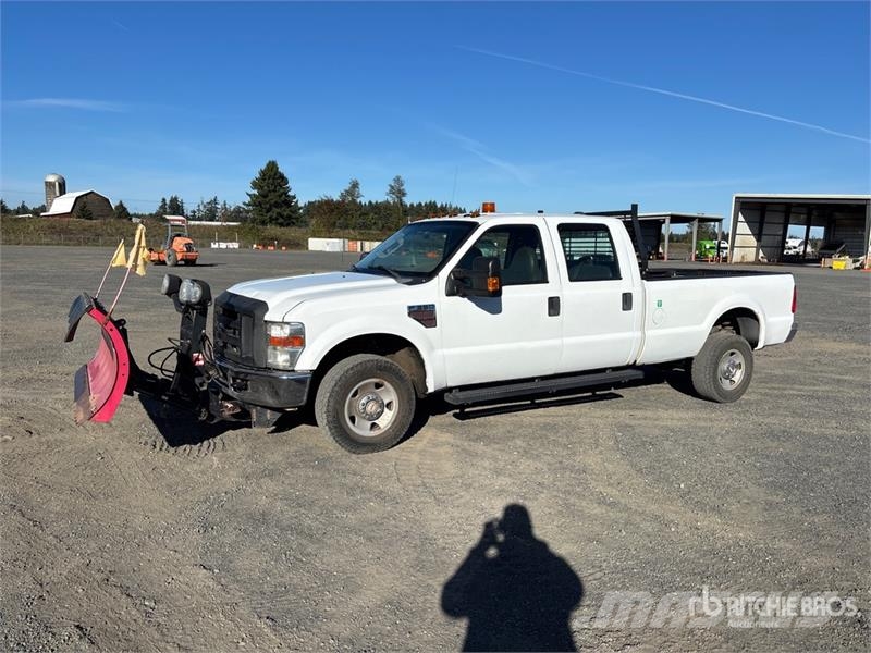 Ford F-350 XL 4x4 Crew Cab Pickup Drugi
