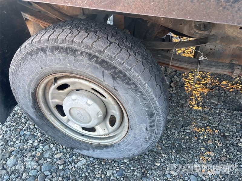 Ford F-350 XL 4x4 Crew Cab Flatbed Truck (Inoperable) Platformas/izkraušana no sāniem