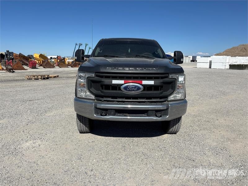Ford F-350 XL 4x4 Crew Cab Pickup Other