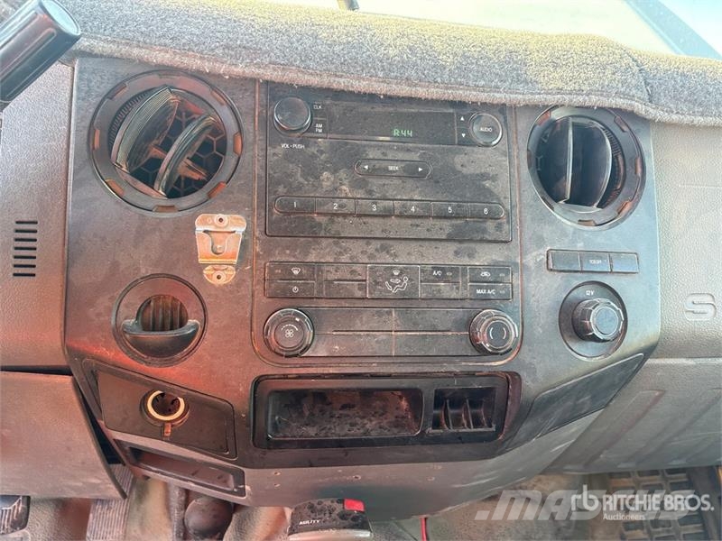Ford F-350 XL 4x4 Crew Cab Utility Truck Flakbilar/Pickuper