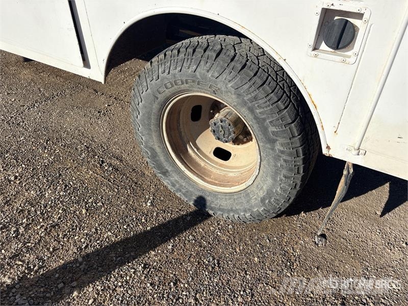 Ford F-350 XL 4x4 Crew Cab Utility Truck Flakbilar/Pickuper