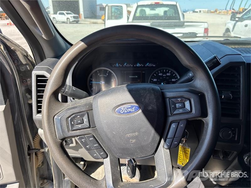 Ford F-350 XL 4x4 Crew Cab Pickup Other