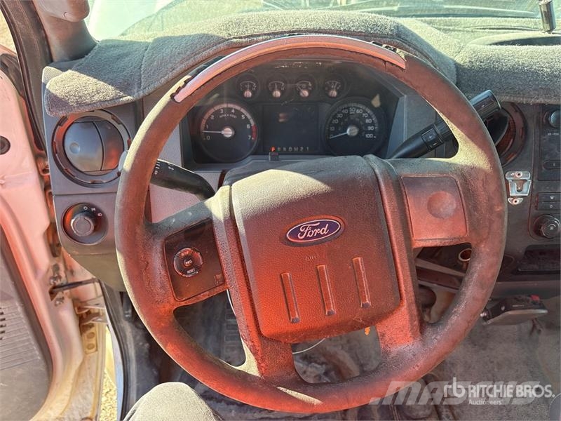 Ford F-350 XL 4x4 Crew Cab Utility Truck Flakbilar/Pickuper