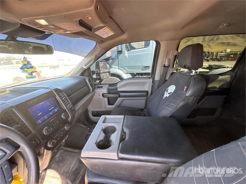 Ford F-350 XL 4x4 Crew Cab Pickup Other