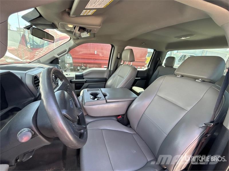 Ford F-350 XL 4x4 Crew Cab Utility Truck Vieglais kravas automobilis/izkraušana no sāniem