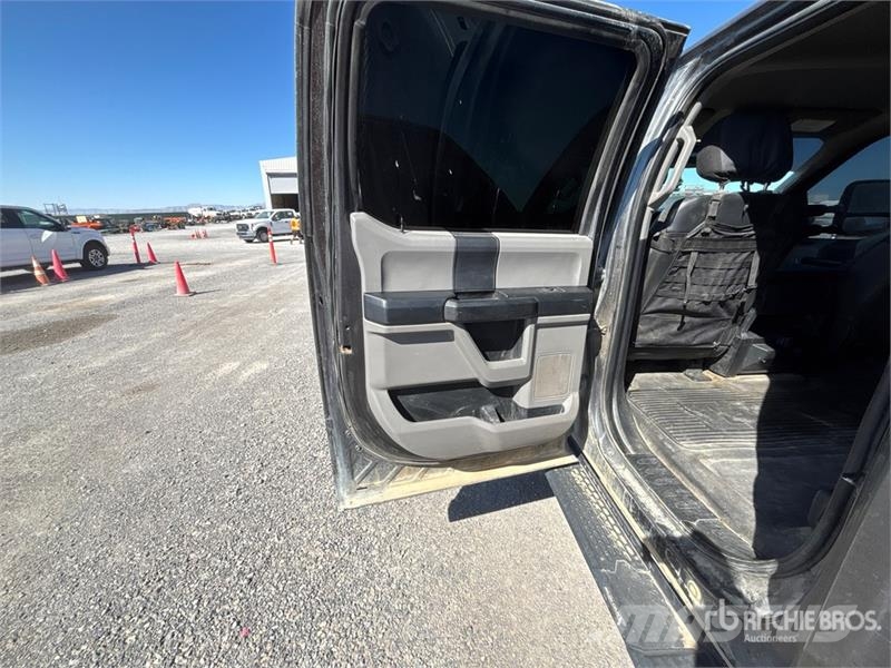 Ford F-350 XL 4x4 Crew Cab Pickup Other