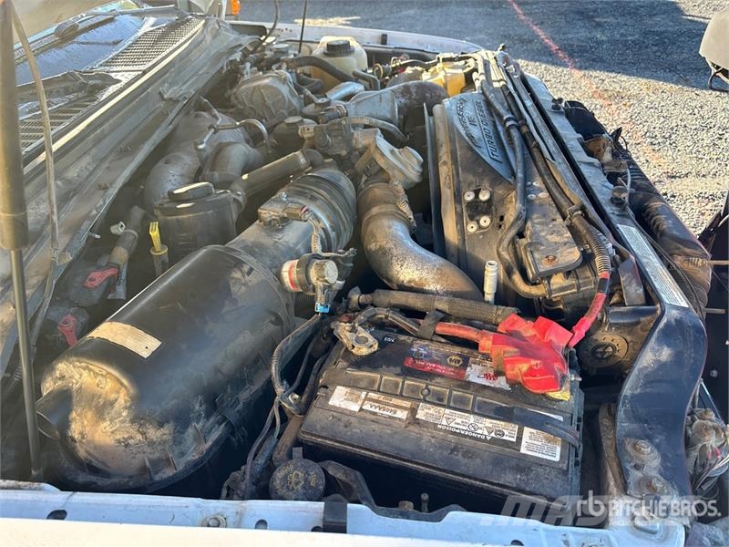 Ford F-350 XL 4x4 Crew Cab Pickup Drugi