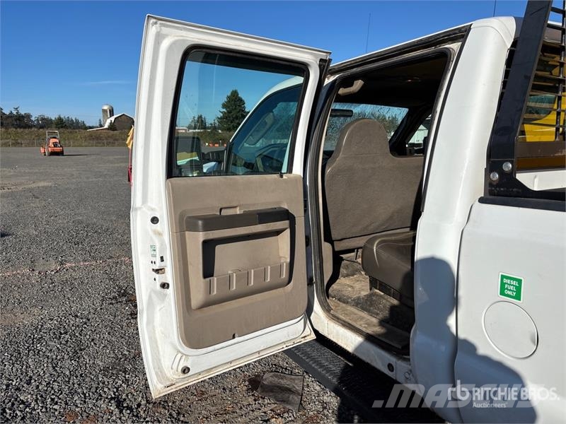 Ford F-350 XL 4x4 Crew Cab Pickup Drugi
