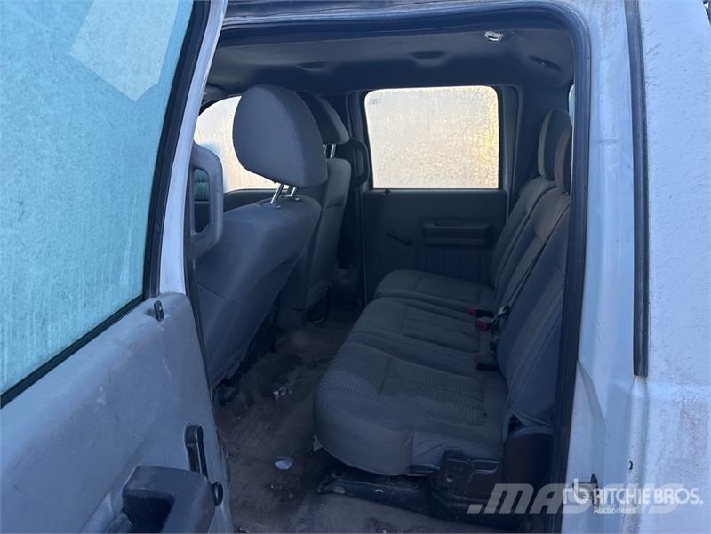 Ford F-350 XL 4x4 Crew Cab Flatbed Truck (Inoperable) Platformas/izkraušana no sāniem