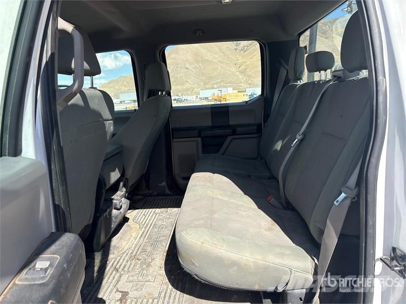 Ford F-350 XL 4x4 Crew Cab Pickup Egyéb