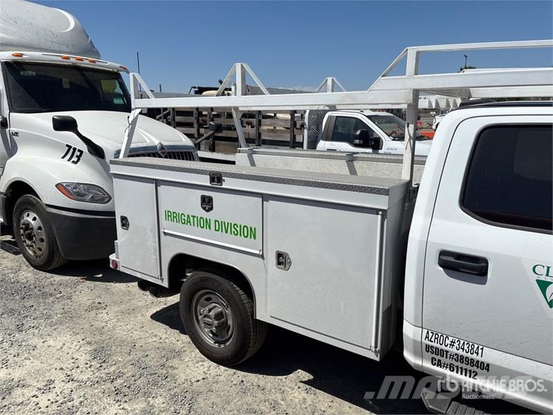 Ford F-350 XL 4x4 Crew Cab Utility Truck Vieglais kravas automobilis/izkraušana no sāniem