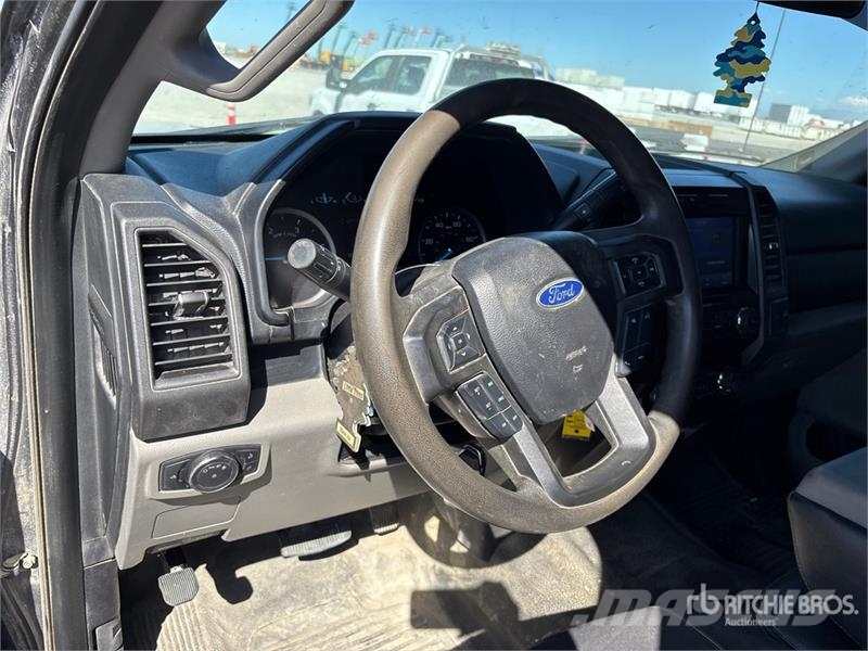 Ford F-350 XL 4x4 Crew Cab Pickup Other