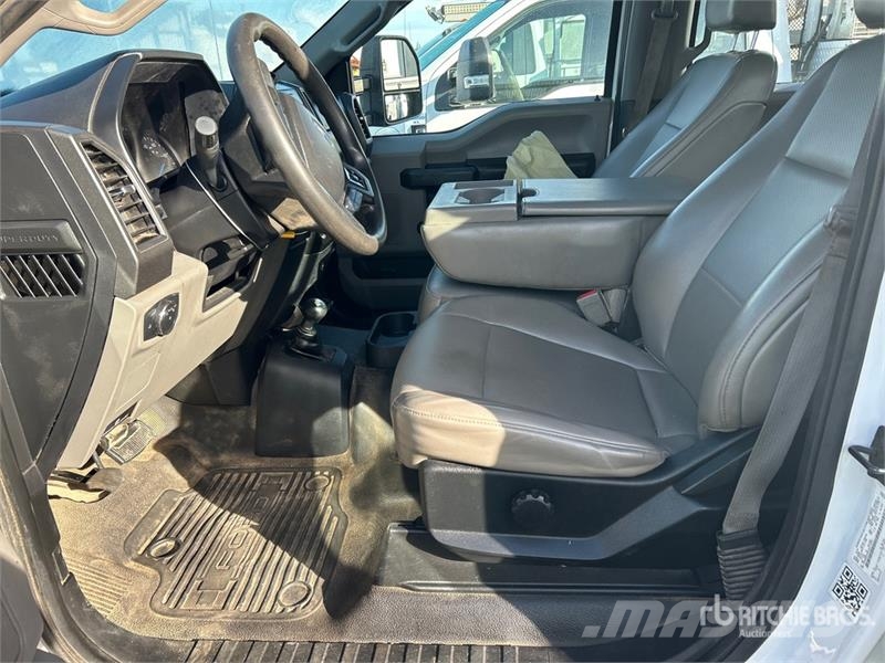 Ford F-350 XL 4x4 Crew Cab Utility Truck Pick up/Dropside