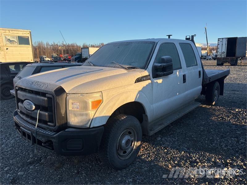 Ford F-350 XL 4x4 Crew Cab Flatbed Truck (Inoperable) Platformas/izkraušana no sāniem