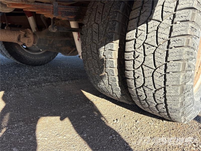 Ford F-350 XL 4x4 Crew Cab Utility Truck Flakbilar/Pickuper