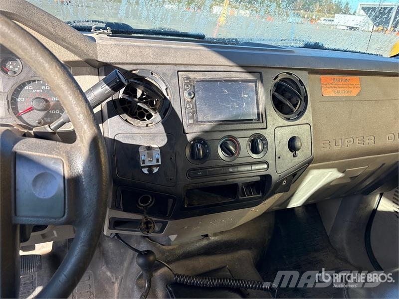 Ford F-350 XL 4x4 Crew Cab Pickup Drugi