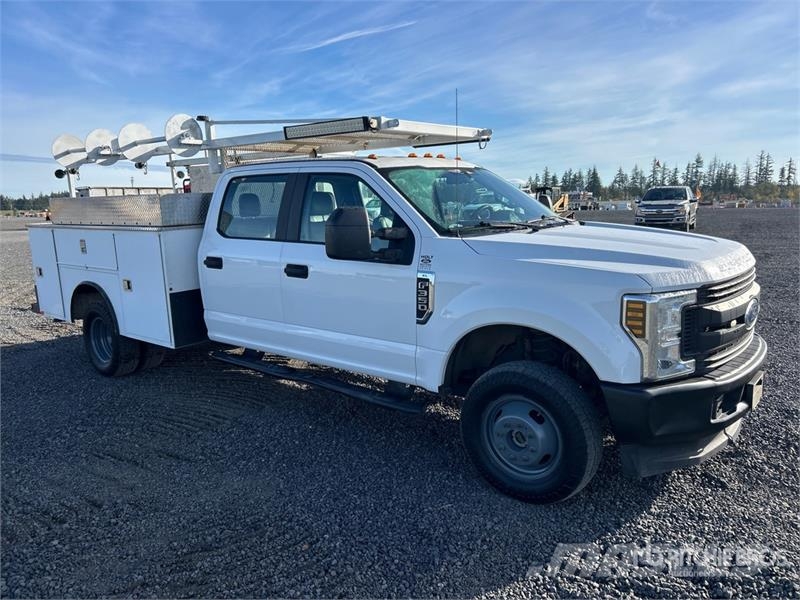Ford F-350 XL 4x4 Crew Cab Utility Truck Pick up/Dropside