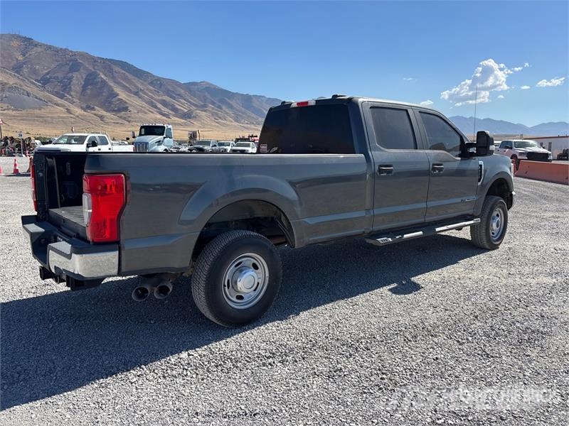 Ford F-350 XL 4x4 Crew Cab Pickup Other