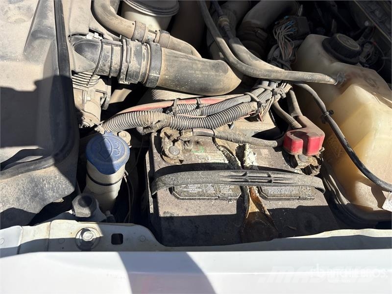 Ford F-350 XL 4x4 Crew Cab Pickup Egyéb