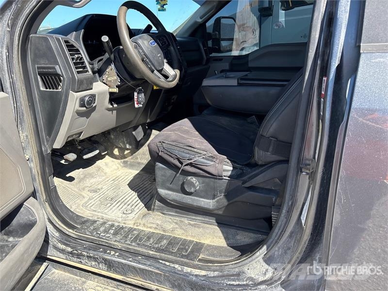 Ford F-350 XL 4x4 Crew Cab Pickup Other