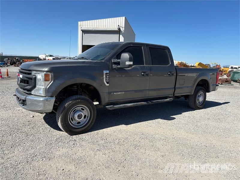 Ford F-350 XL 4x4 Crew Cab Pickup Other