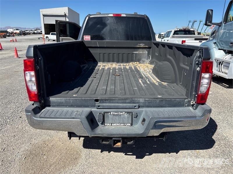 Ford F-350 XL 4x4 Crew Cab Pickup Other