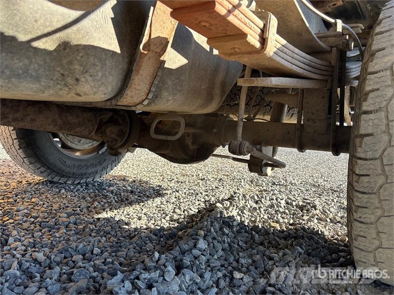 Ford F-350 XL 4x4 Crew Cab Pickup Drugi