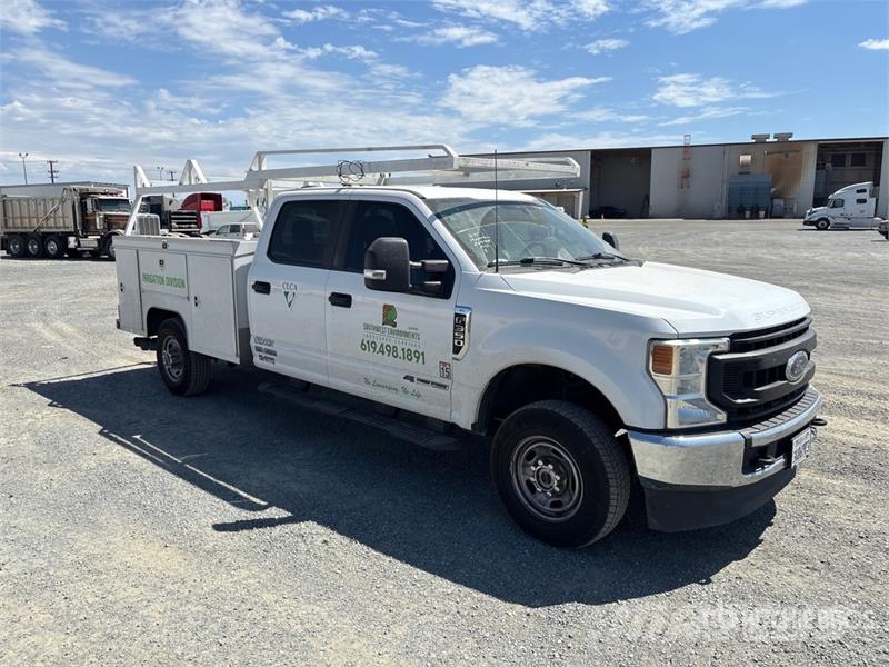 Ford F-350 XL 4x4 Crew Cab Utility Truck Vieglais kravas automobilis/izkraušana no sāniem