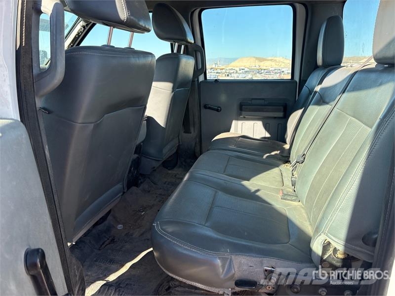 Ford F-350 XL 4x4 Crew Cab Utility Truck Flakbilar/Pickuper