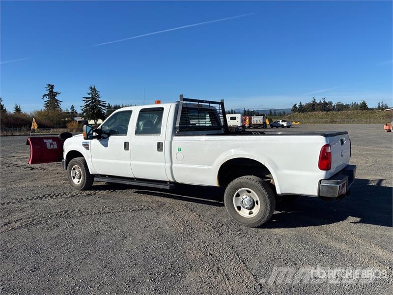 Ford F-350 XL 4x4 Crew Cab Pickup Drugi