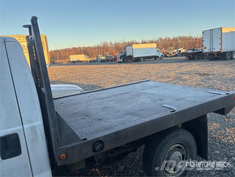 Ford F-350 XL 4x4 Crew Cab Flatbed Truck (Inoperable) Platformas/izkraušana no sāniem