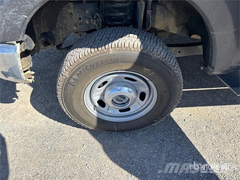 Ford F-350 XL 4x4 Crew Cab Pickup Other