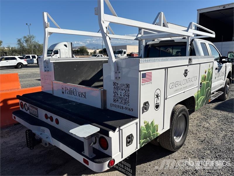 Ford F-350 XL 4x4 Extended Cab Utility Truck Pickup/Sideaflæsning