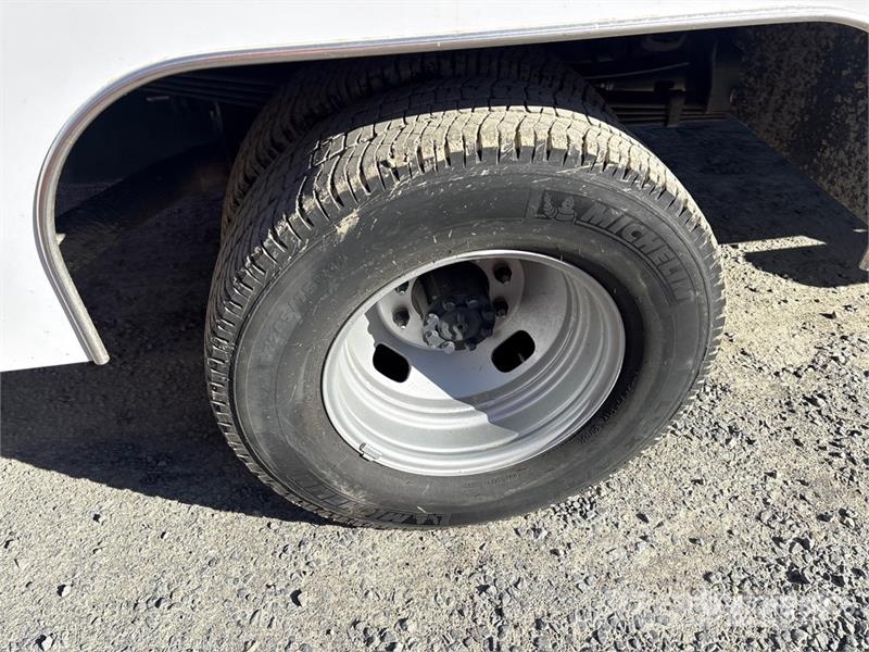 Ford F-350 XL 4x4 Extended Cab Utility Truck Pickup/Sideaflæsning