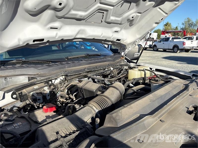 Ford F-350 XL 4x4 Extended Cab Utility Truck Pickup/Sideaflæsning