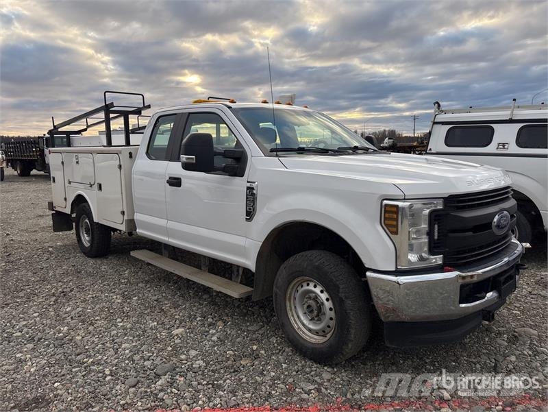 Ford F-350 XL 4x4 Extended Cab Utility Truck Pick up/Dropside