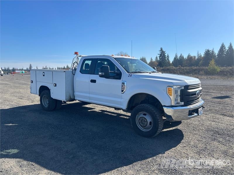 Ford F-350 XL 4x4 Extended Cab Utility Truck شاحنات خفيفة/مفصلية الجوانب