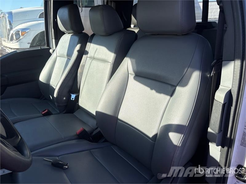 Ford F-350 XL 4x4 Extended Cab Utility Truck Pickup/Sideaflæsning