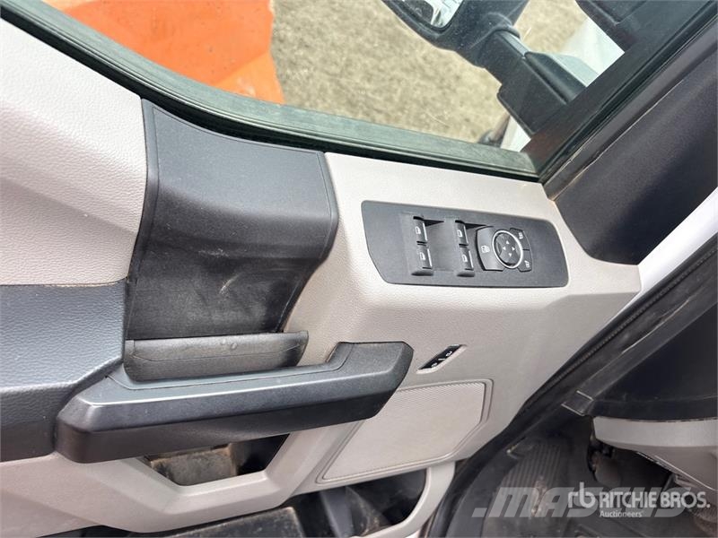 Ford F-350 XL 4x4 Extended Cab Pickup Ostalo