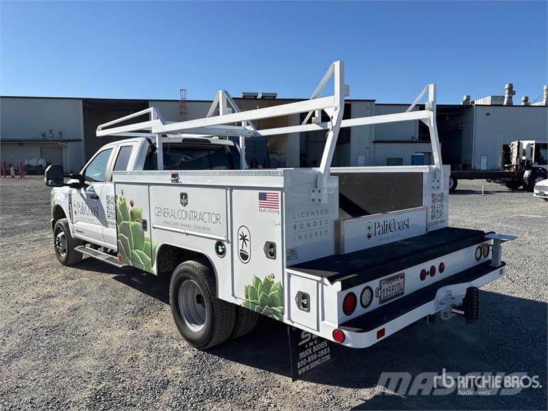 Ford F-350 XL 4x4 Extended Cab Utility Truck Pickup/Sideaflæsning