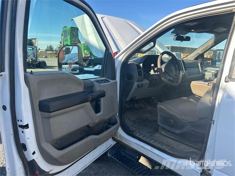 Ford F-350 XL 4x4 Extended Cab Utility Truck شاحنات خفيفة/مفصلية الجوانب