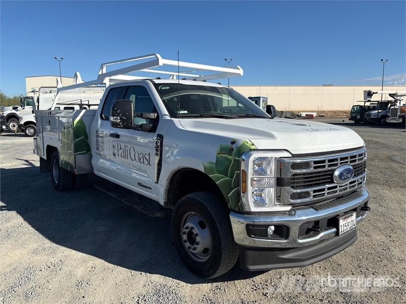 Ford F-350 XL 4x4 Extended Cab Utility Truck Pickup/Sideaflæsning