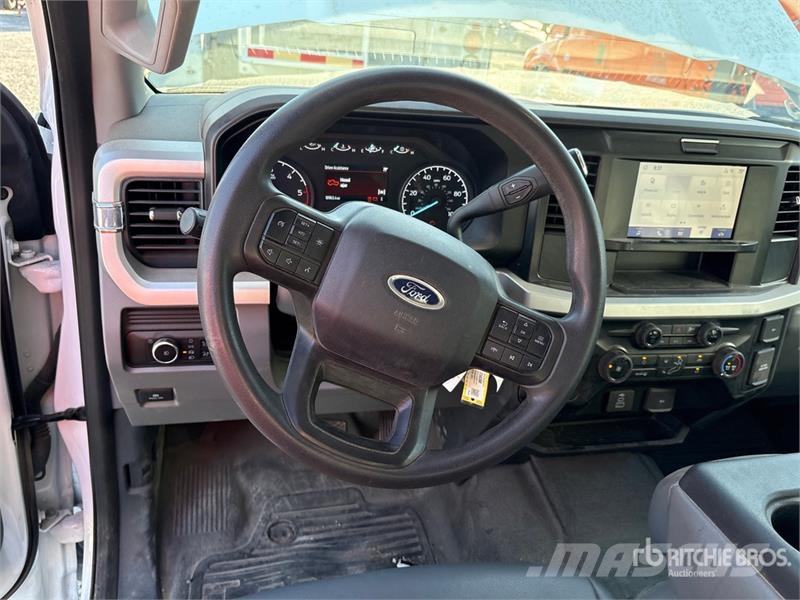 Ford F-350 XL 4x4 Extended Cab Utility Truck Pickup/Sideaflæsning