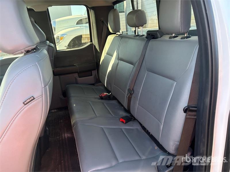 Ford F-350 XL 4x4 Extended Cab Utility Truck Pickup/Sideaflæsning