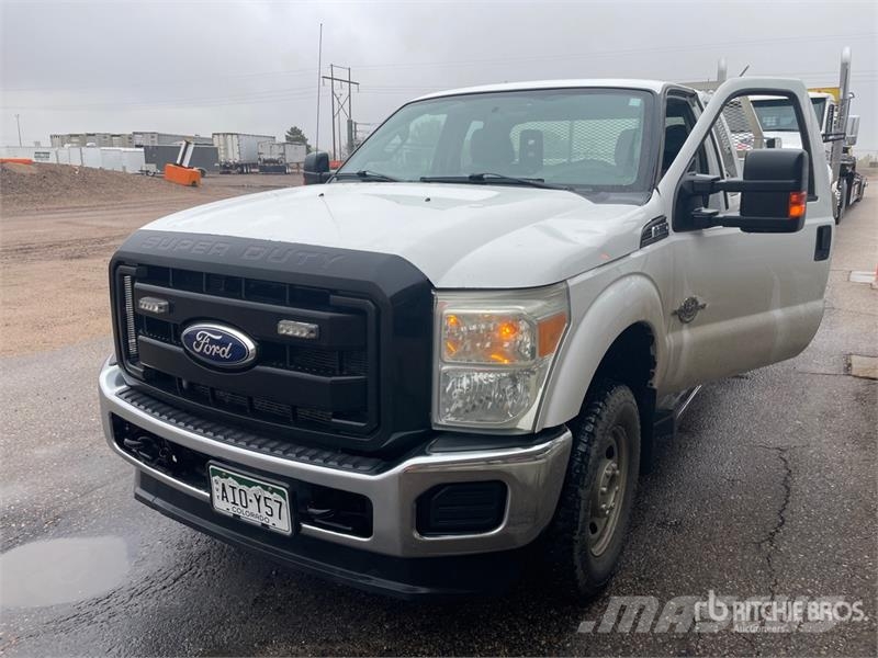 Ford F-350 XL 4x4 Extended Cab Utility Truck Pik up kamioni