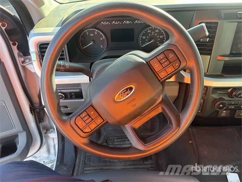 Ford F-350 XL 4x4 Extended Cab Utility Truck Pickup/Sideaflæsning
