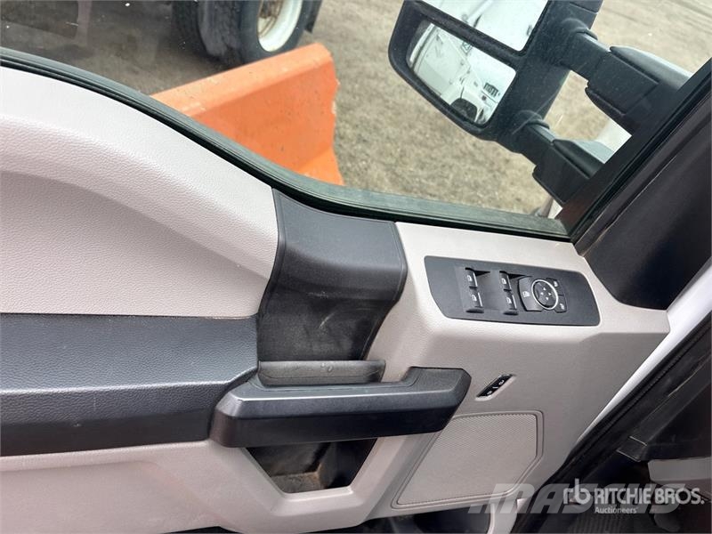 Ford F-350 XL 4x4 Extended Cab Pickup Ostalo