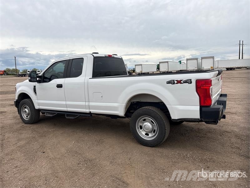 Ford F-350 XL 4x4 Extended Cab Pickup Ostalo